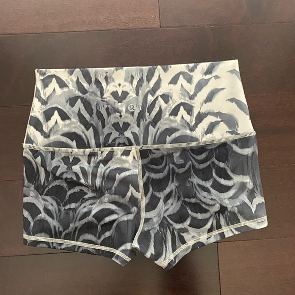 Lululemon Roll Down Luon Boogie Shorts - Picture 2 of 5